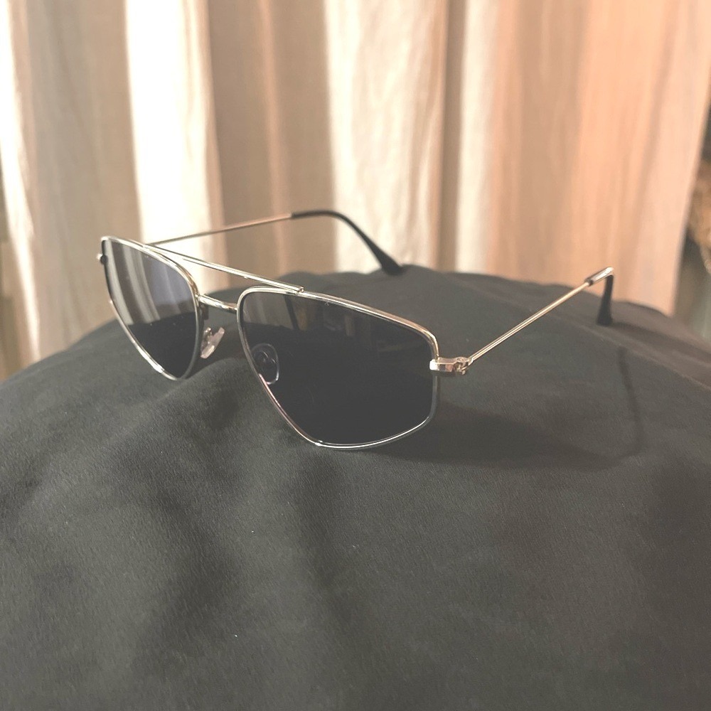 Basic Aviators silver with gray blue lens used 90s angular style cute trending‎